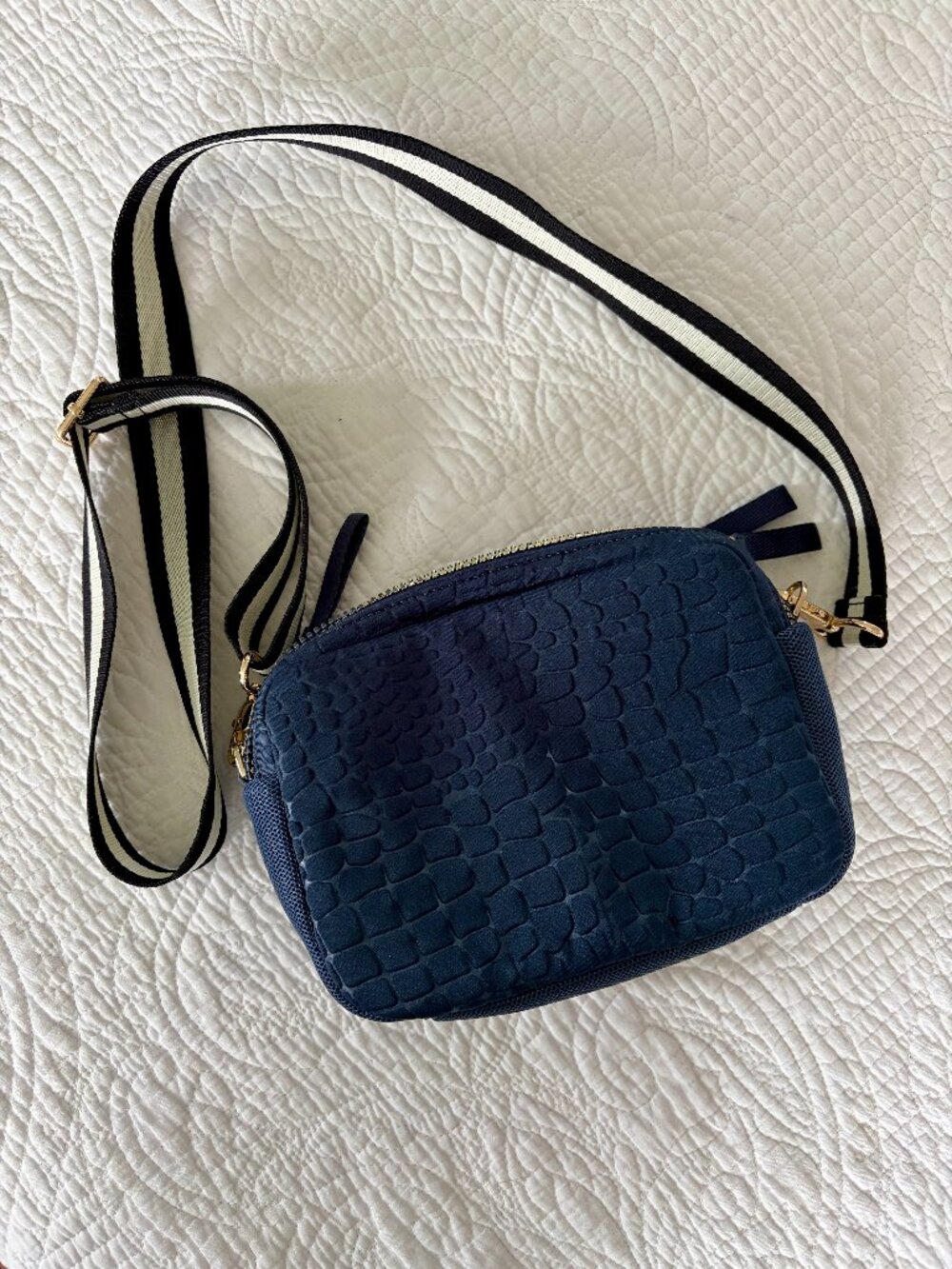 Stella & Dot Crush It Camera Bag